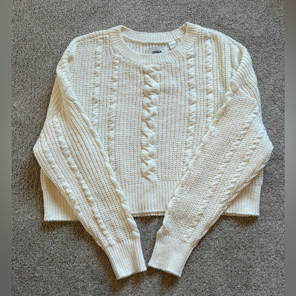 ONLY Cropped Cable Knit Sweater